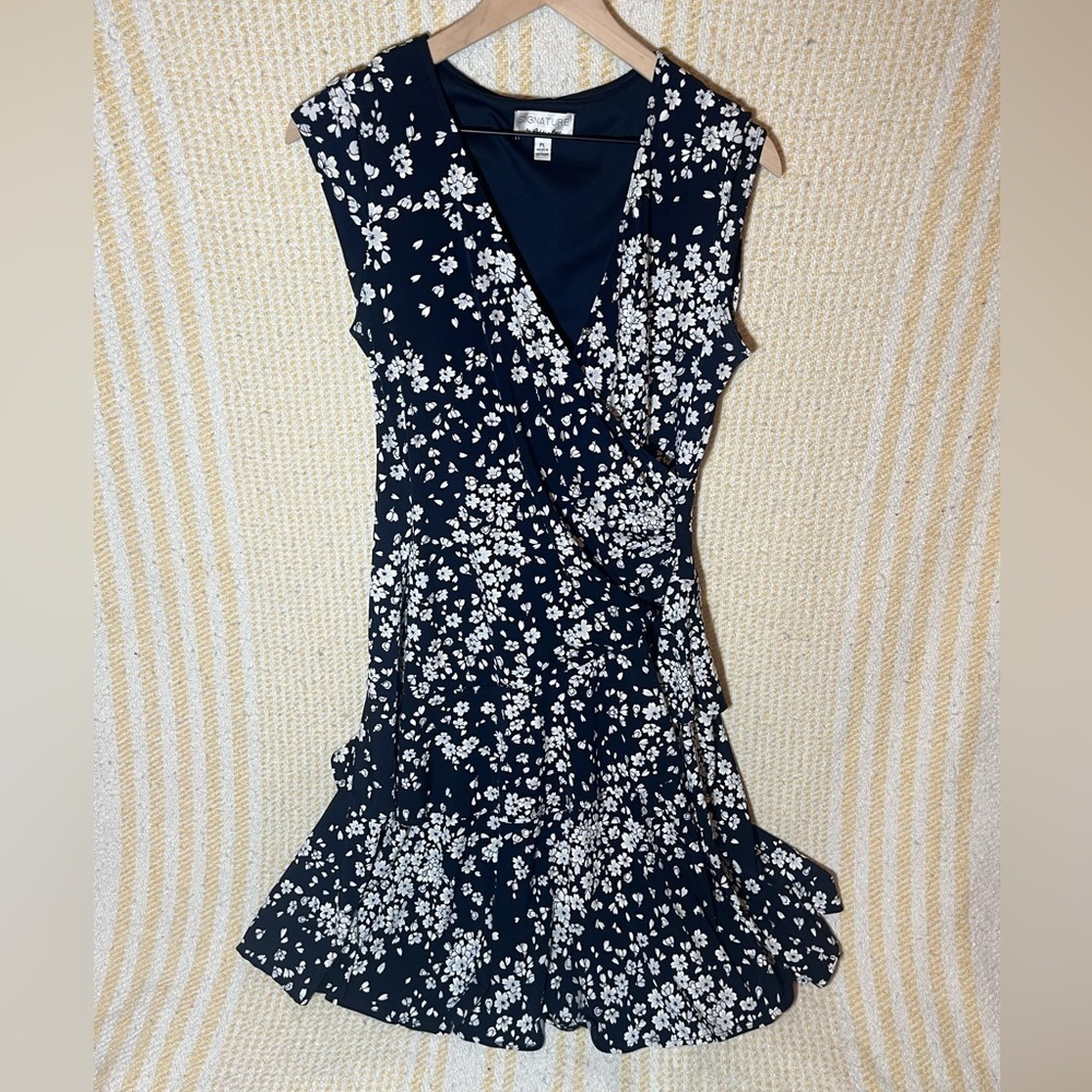 Signature by Robbie Bee Floral Faux Wrap Dress in Navy and White. Size Petite L - Picture 2 of 7